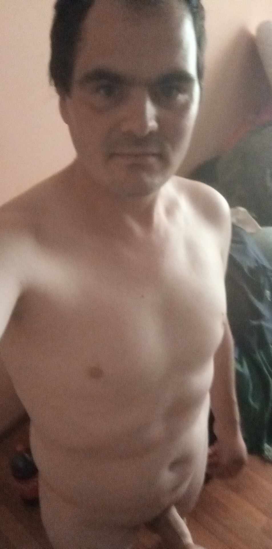 Galați - Escorta Sexy - Eu sunt Marian din Tudor Vladimirescu județul Galați sunt în căutare unei persoane care să îmi facă plăcerile îmi place să o dau foarte mult la supt cine vrea să o facem aștept mesaje pe WhatsApp sau la telefon dar doresc să cunosc persoane serioase nu vrăjeală