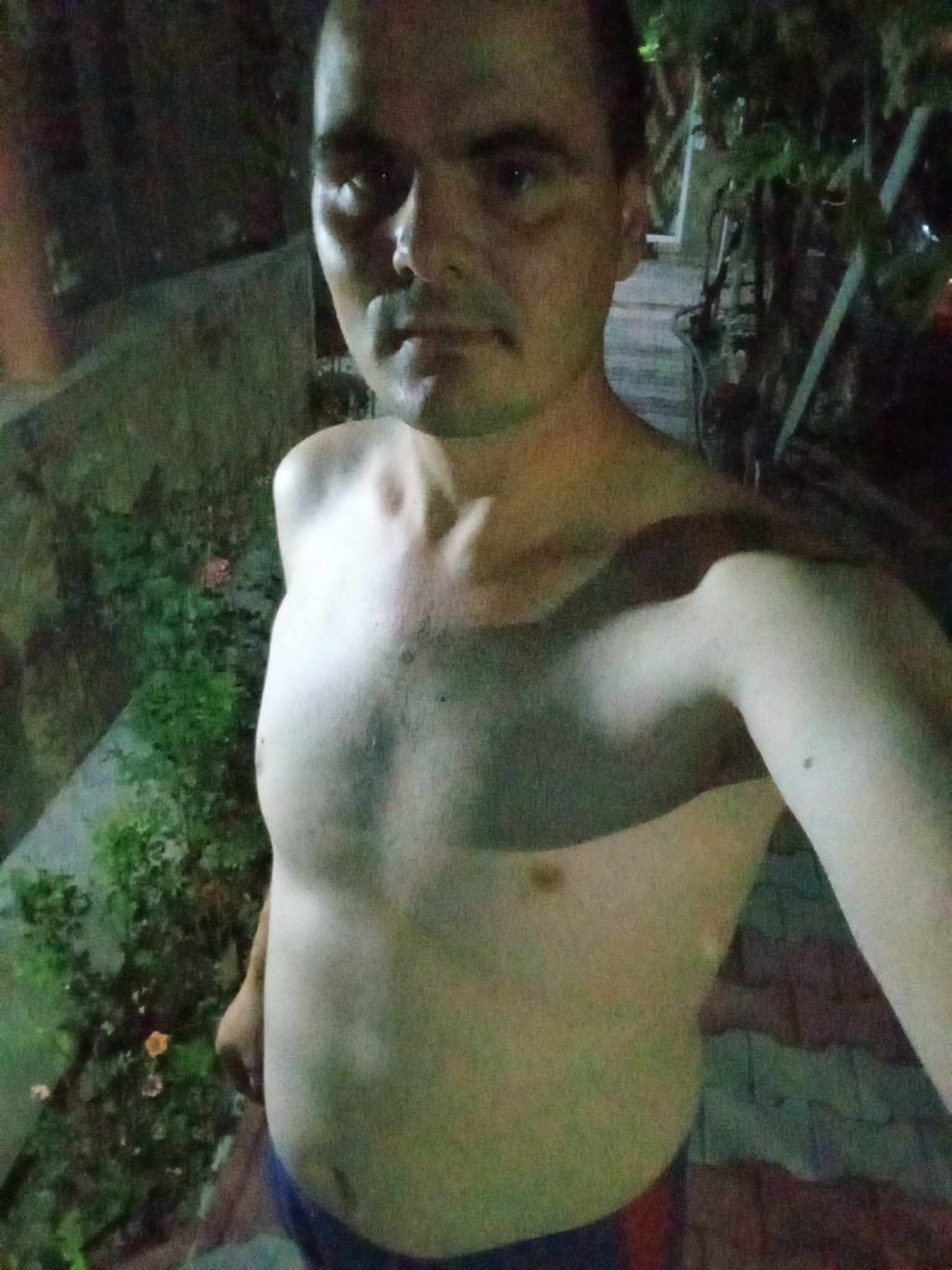 Galați - Escorta Sexy - Eu sunt Marian din Tudor Vladimirescu județul Galați sunt în căutare unei persoane care să îmi facă toate plăcerile doresc să cunosc persoane serioase cei care doresc să o facem aștept mesaje pe WhatsApp sau la telefon