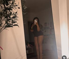 Pitești - Escorta Sexy - Escorta bruneta, dulce si senzuala te astept la mine domn serios sa-ti ofer cele mai bune servicii de companie, masaj de relaxare, body cu creme si uleiuri parfumate.  Daca esti un domn caruia ii place atmosfera atunci suna-ma, nu iti va parea rau.  Detalii la telefon. 