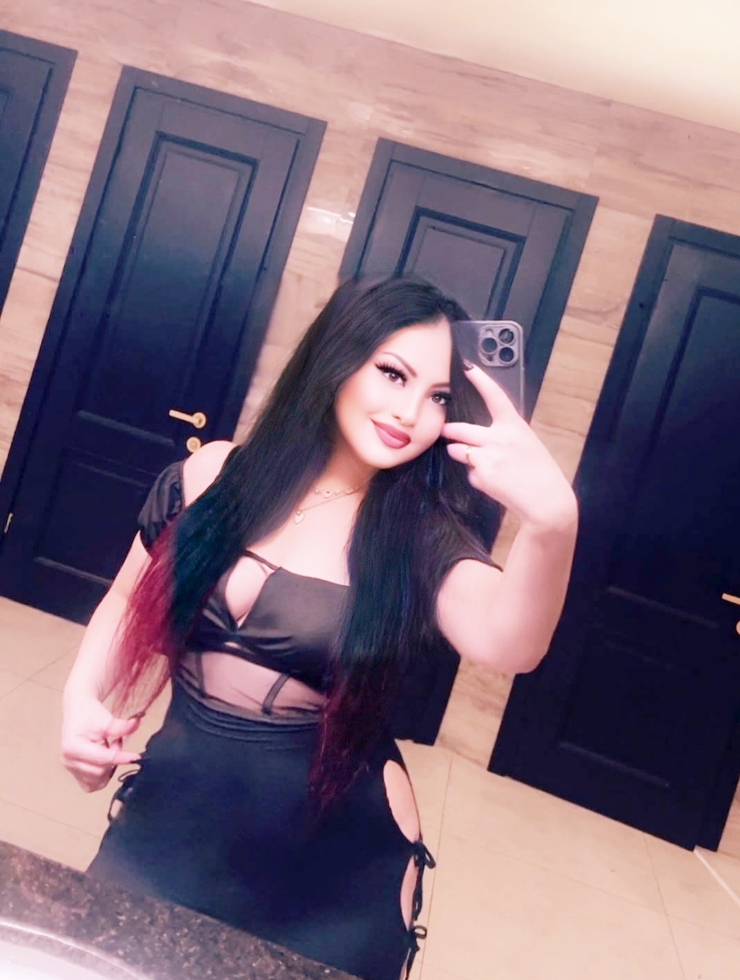 Escorta Sex - Escorta manierata am revenit.  Ofer companie si masaj terapeutic facut cu creme si uleiuri aromate domnilor manierati intr-o locatie discreta.  Locuri de parcare si ac.  Detalii la telefon.  - Telefon: 0730549092 