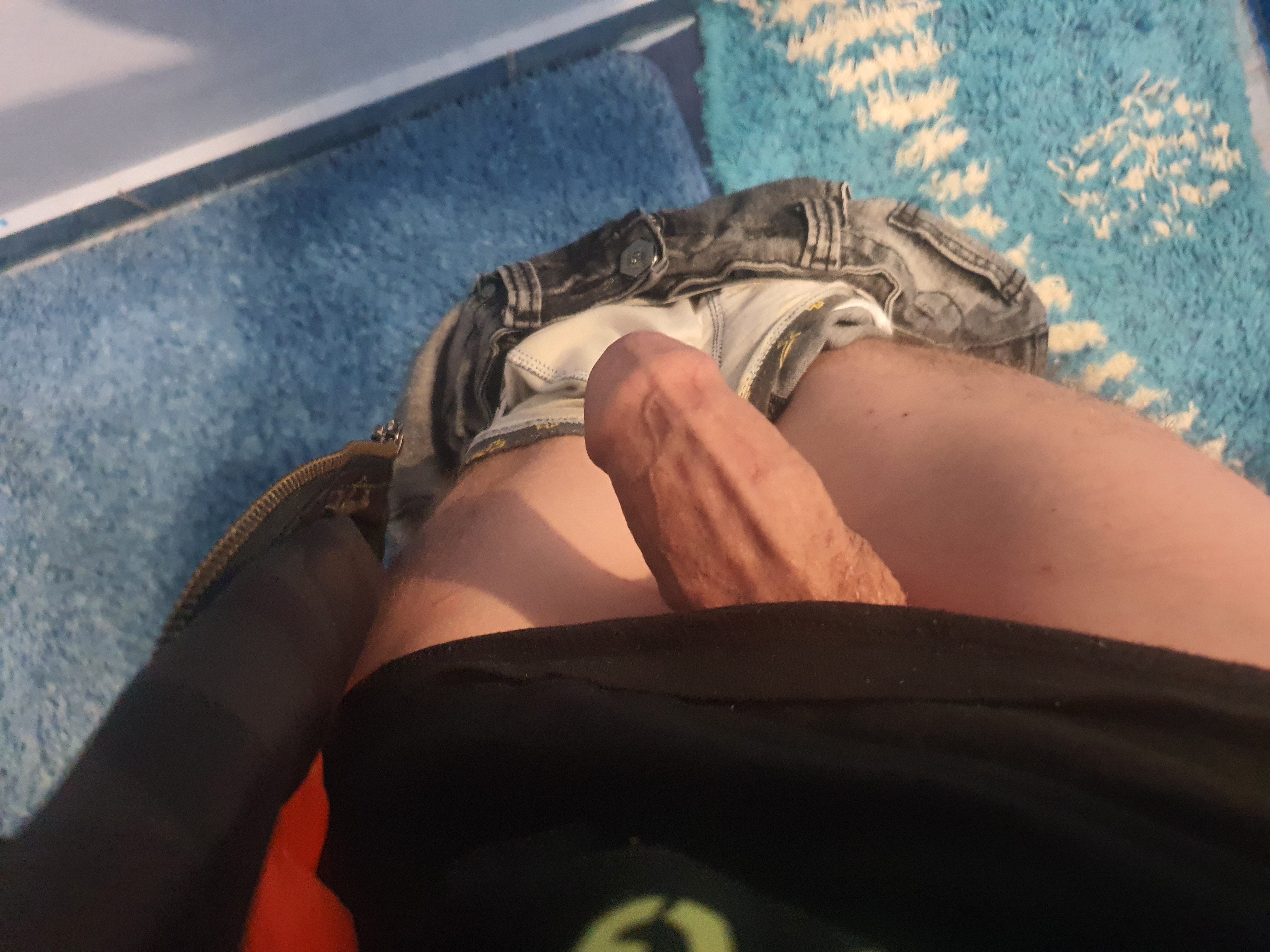 Ploiești - Escorta Sexy - Bună mă numesc Iulian am 27 de ani sunt din afara orașului Ploiești sunt curat discret Caut femei singure măritate Nu contează vârsta sunt din afara orașului Ploiești la 25 29 de km Caut persoane care se pot deplasa pot oferi momente de relaxare sărutări atingeri înțelegere Sunt o persoană pasională nu îmi place graba anunțul se adresează persoanelor serioase oferi igienă la zi mai multe detalii pe WhatsApp la numărul din anunț Nu deranjați inutil mulțumesc pentru înțelegere