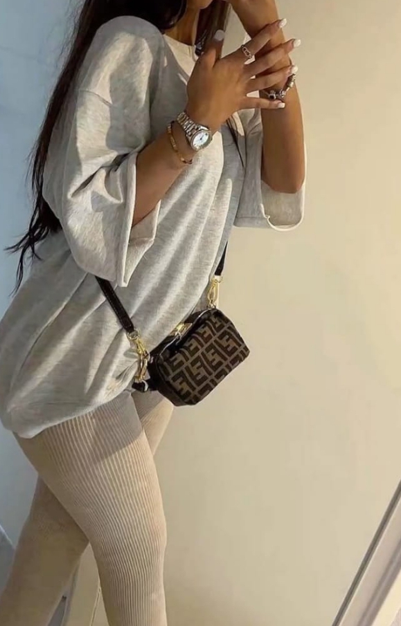 Escorta Sex - Escorta sexy si atenta la detalii te astept la mine domn serios sa-ti ofer cele mai bune servicii de companie, masaj de relaxare, body cu creme si uleiuri parfumate, esti un domn caruia ii place atmosfera atunci suna-ma, nu iti va parea rau.  Detalii la telefon.  - Telefon: 0720704215 