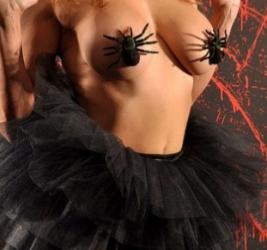Bucuresti - Escorta Sexy - Te astept la cea mai tare petrecere privata, cu fetisuri vestimentare de Halloween! Vreau sa te am sub vraja mea de Haloween! De acest Haloween voi fi zana sexy, Sanziana, care iti spune bun venit pe taramul fetisurilor si fanteziilor bdsm, kink sau bizare, al jocurilor de rol si de varsta, de umilire si control, de seductie si de supunere! Poti poposi la mine pentru a te relaxa la un masaj profesional sau pentru a experimenta dinamica schimbului de putere.  Am maini magice si jucarii magice.   Detin toate calitatile si accesoriile necesare.  Daca ai fantezii femdom si vrei sa incerci un joc distractiv pe roluri, te pot transforma intr-un dovlecel, vampir, demon, strigoi, liliac, spiridus, monstrulet, stafie  purcelus, catelus, cioara, papagal, vrajitor, submis, etc.  Putem crea impreuna orice scenariu si personaje.  Pot chema si un asistent sau asistenta.   Sunt cea mai inspirata evadare din cotidian.  Suna-ma pentru o experienta wow! Select, discret, ultracentral. 