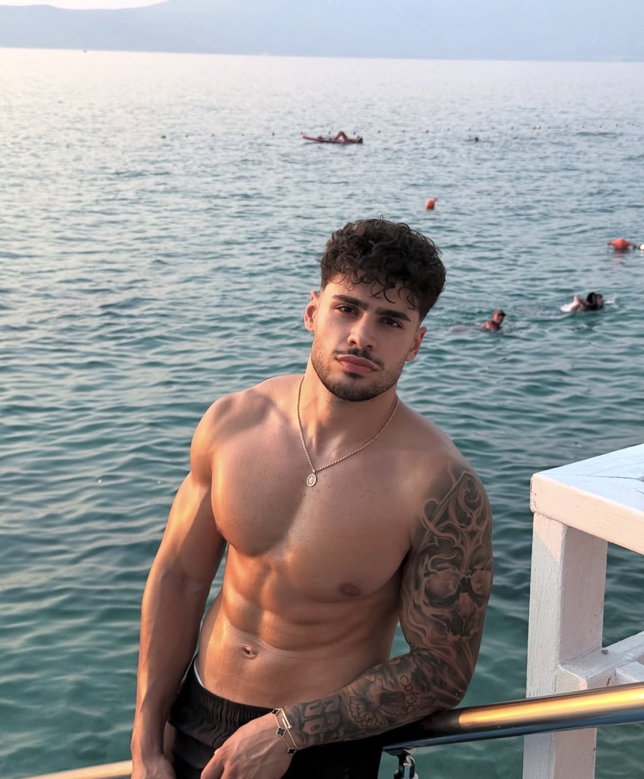 Escorta Oras: Bucuresti - Escorta Telefon: 0745247521 -  Servicii Escorta : Doar pt femei