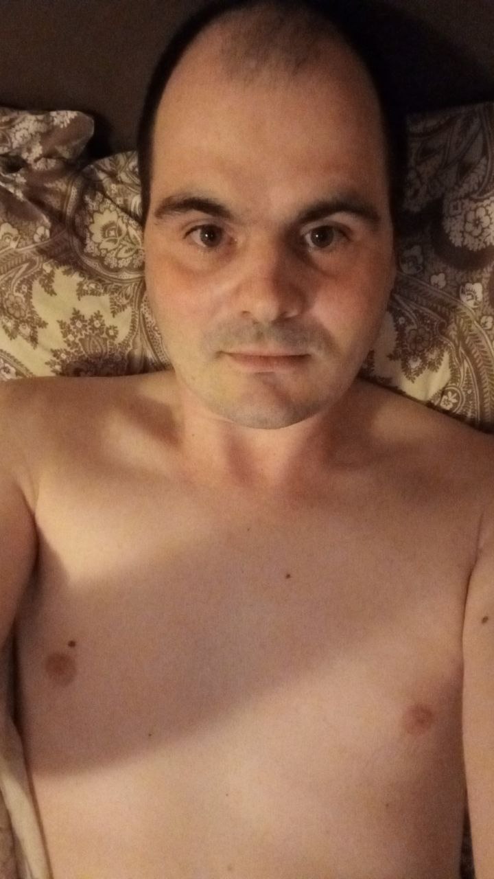 Galați - Escorta Sexy - Eu sunt Marian din Tudor Vladimirescu județul Galați caut o persoană care să îmi facă toate plăcerile