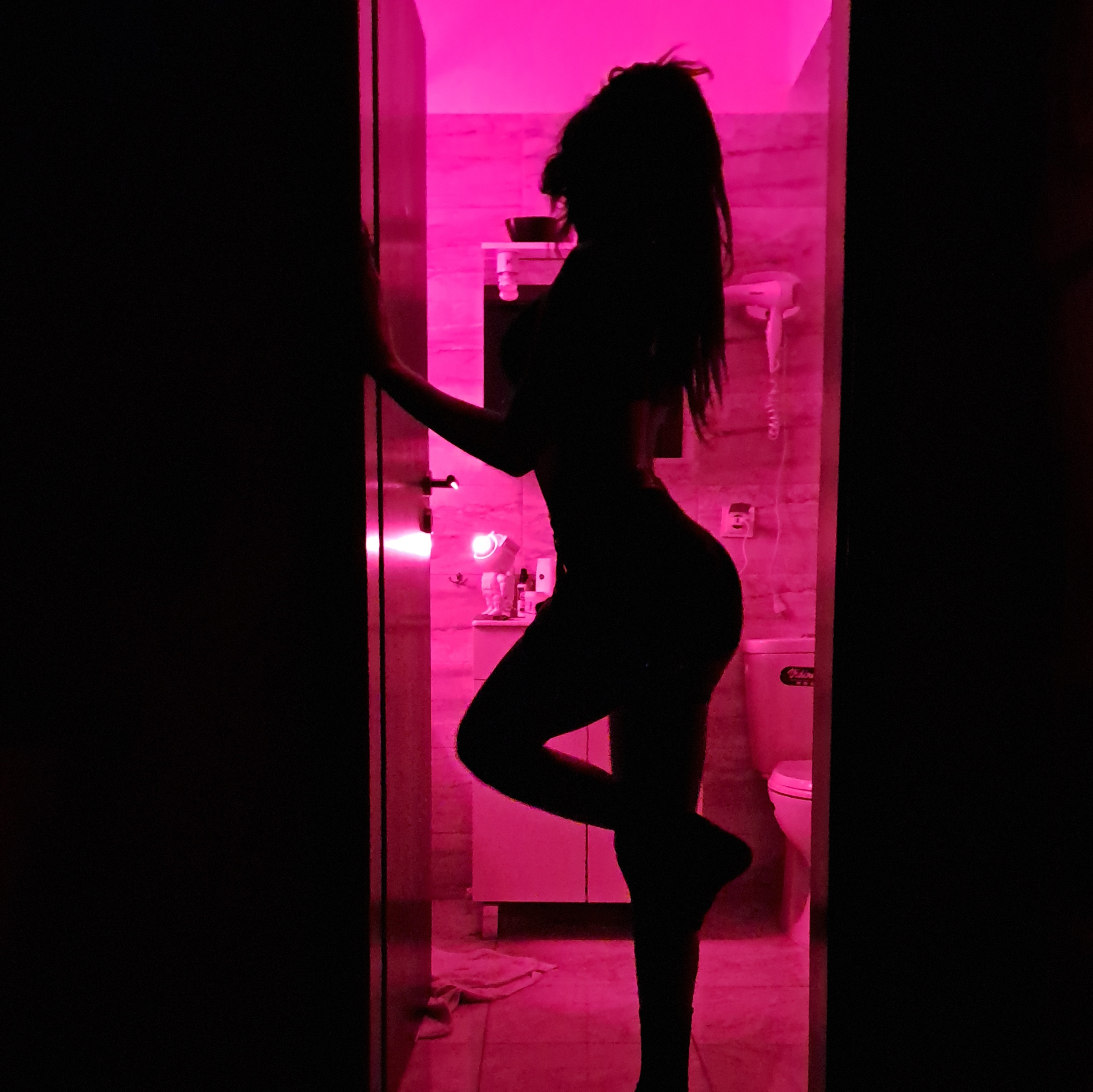 Escorta Sex - Brunetă tatuată cu piercing-uri.  Cauți ceva nou? Aștept să mă suni - Telefon: 0737315883 