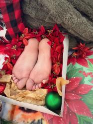 Escorta Oras: Bucuresti - Escorta Telefon: 0790546873 - Servicii Escorta : Talpile si fundul meu te fac sa te gandesti obsesiv la ele. Mai ai putin si intri in Cartea recordurilor de cat te masturbezi cu gandul la ele. Vino sub bradul meu, sa imi exciti fundul cu limba si sa iti frec mataranga intre talpile-mi fine! Vino, sa iti fac clopoteii sa zornaie! Nu sta fara bucurie si conexiune de sarbatori! Nici cei mai obraznici baieti nu merita asta. Vino, sa fac din tine renutul meu supus si sa iti calaresc fata cu pasarika! Vino, sa te iau pe la spate cu straponul in timp ce eu stau cu un dildo infipt in fund iar tu sugi o scula de silicon infipta in oglinda din dormitor! Vino, sa imi fii serv si menajera! Vino, sa facem dus impreuna si nebunii sub dus! Vino, sa te disciplinez, daca nu ai fost cuminte anul asta! Sunt Craciunita sexy, dominatoare si fermecatoare, Sanziana, care stie sa creeze cea mai distractiva si magica atmosfera de Craciun. Din cauza mea iubesti Craciunul. Eu iti schimb instantaneu starea intr-una buna. Suna-ma si spune-mi la ureche dorintele tale perverse! Craciunita ti le va indeplini. Te astept in temnita placerilor femdom cu multe jucarii! Escorta Oras: Bucuresti - Escorta Telefon: 0790546873 - Servicii Escorta : Talpile si fundul meu te fac sa te gandesti obsesiv la ele. Mai ai putin si intri in Cartea recordurilor de cat te masturbezi cu gandul la ele. Vino sub bradul meu, sa imi exciti fundul cu limba si sa iti frec mataranga intre talpile-mi fine! Vino, sa iti fac clopoteii sa zornaie! Nu sta fara bucurie si conexiune de sarbatori! Nici cei mai obraznici baieti nu merita asta. Vino, sa fac din tine renutul meu supus si sa iti calaresc fata cu pasarika! Vino, sa te iau pe la spate cu straponul in timp ce eu stau cu un dildo infipt in fund iar tu sugi o scula de silicon infipta in oglinda din dormitor! Vino, sa imi fii serv si menajera! Vino, sa facem dus impreuna si nebunii sub dus! Vino, sa te disciplinez, daca nu ai fost cuminte anul asta! Sunt Craciunita sexy, dominatoare si fermecatoare, Sanziana, care stie sa creeze cea mai distractiva si magica atmosfera de Craciun. Din cauza mea iubesti Craciunul. Eu iti schimb instantaneu starea intr-una buna. Suna-ma si spune-mi la ureche dorintele tale perverse! Craciunita ti le va indeplini. Te astept in temnita placerilor femdom cu multe jucarii!