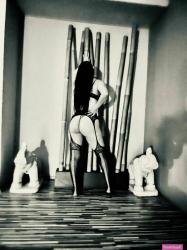 Bucuresti - Escorta Sexy - Escorta sexy si atenta la detalii te astept la mine domn serios sa-ti ofer cele mai bune servicii de companie, masaj de relaxare, body cu creme si uleiuri parfumate, esti un domn caruia ii place atmosfera atunci suna-ma, nu iti va parea rau.  Detalii la telefon. 