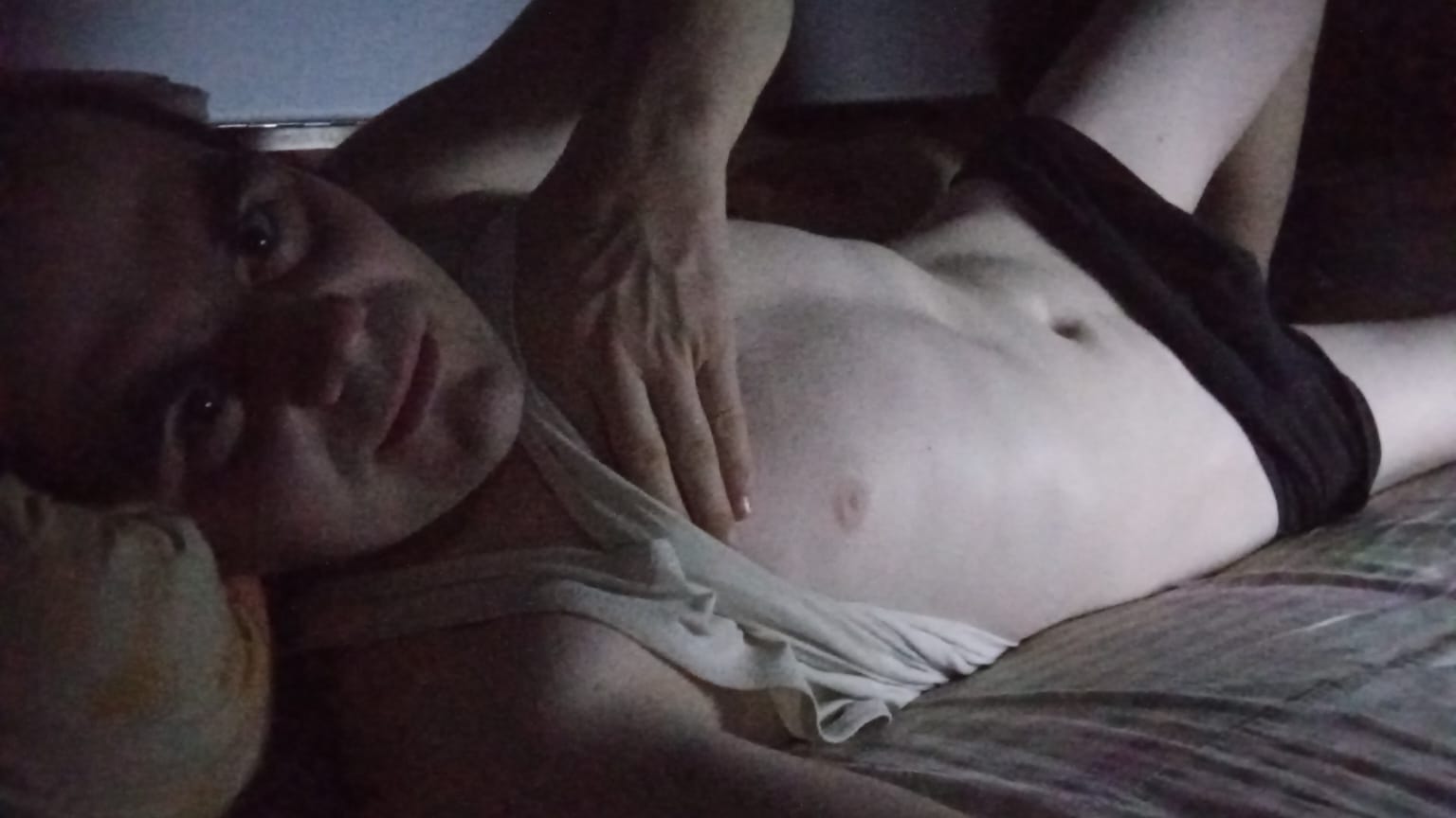 Galați - Escorta Sexy - Eu sunt Marian din Tudor Vladimirescu jude?ul Gala?i sunt doar activ ?i sunt în c?utarea unui pasiv care s? îmi fac? toate pl?cerile doresc persoane serioase eu nu am loc nu fac în ma?in? sau afara eu nu am bani pentru hotel