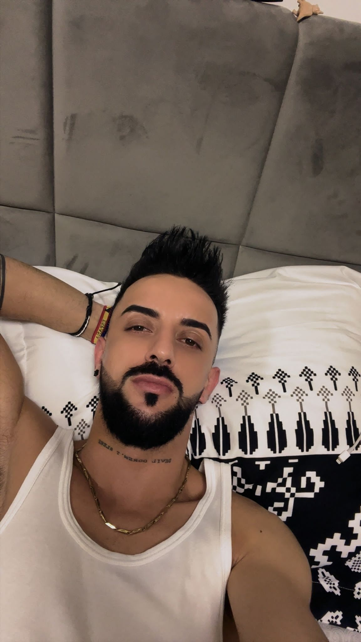 Bucuresti - Escorta Sexy - Videoclipuri se~xy reale originale 
Avem 5 videoclipuri impreuna si cu alti' 
baieti gang .  .  
Laba ne d-am drumul muult 
Impreuna 
Daca esti curios de noi 
Te asteptam cu n mesaj pe whatpp
Videoclipuri~ contra cost