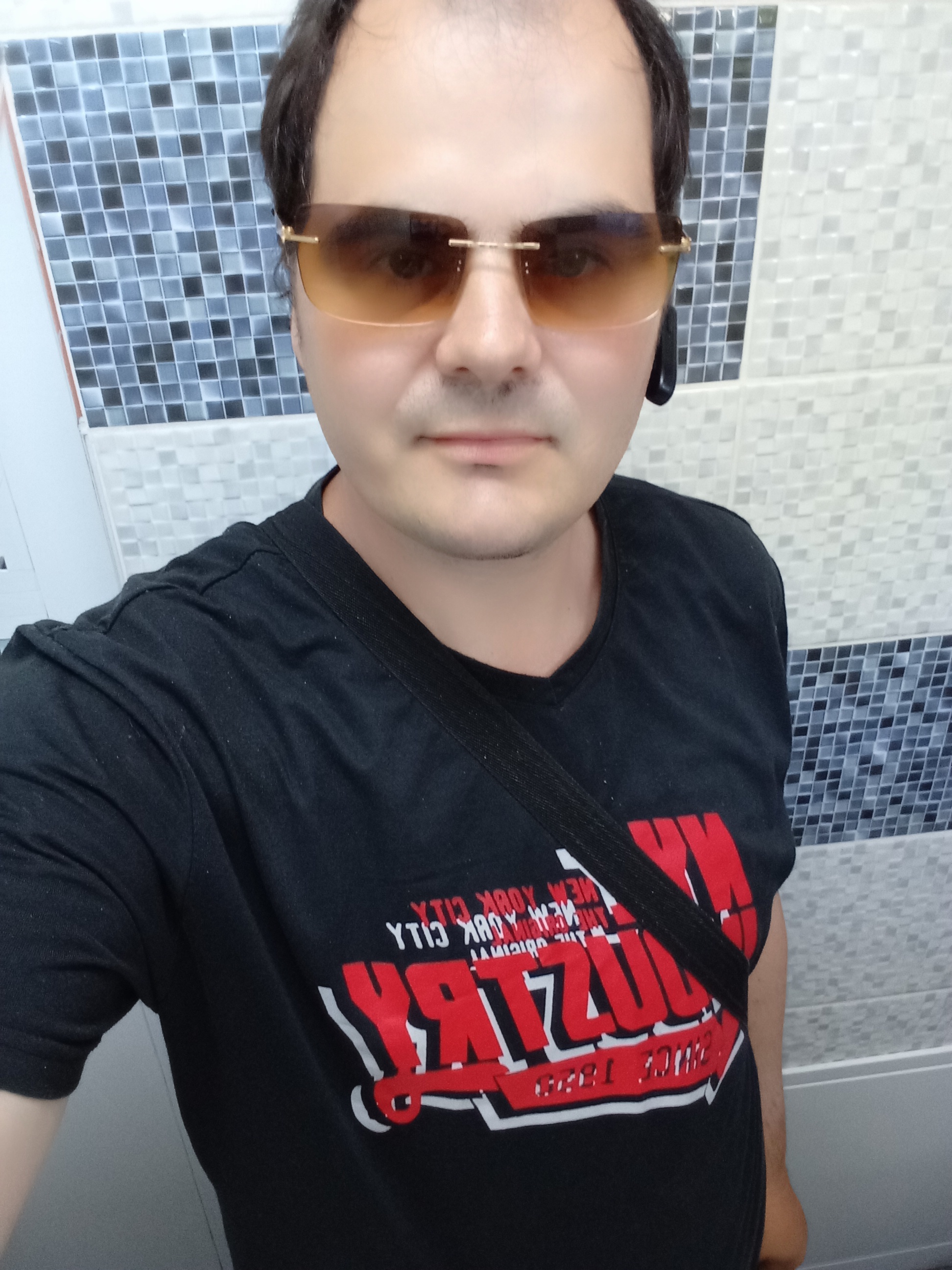Galați - Escorta Sexy - Eu sunt Marian din Tudor Vladimirescu jude?ul Gala?i sunt în c?utarea unui pasiv care s? îmi fac? toate pl?cerile eu sunt doar activ doresc s? o facem realitate nu pe camer? sau la telefon doresc realitate cine vrea s? o facem cu adev?rat a?tept mesaje pe WhatsApp sau la telefon