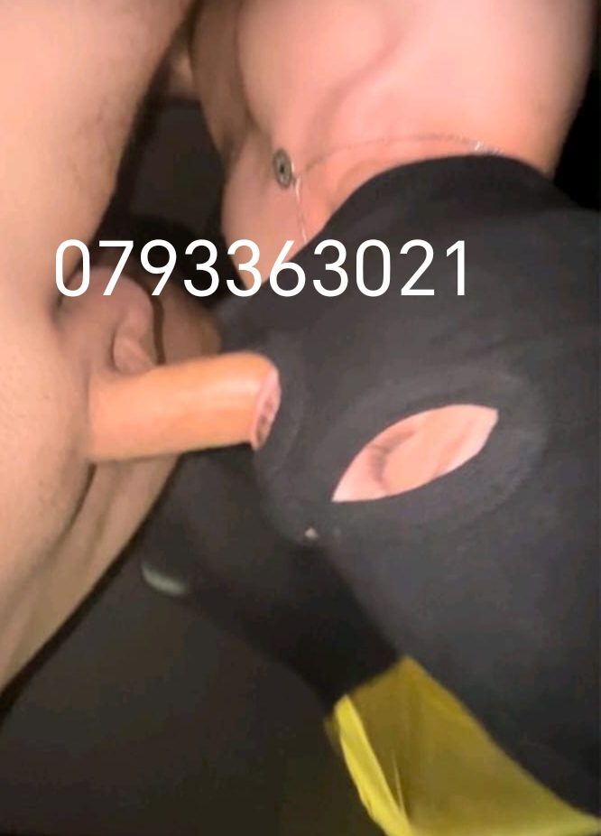 Bucuresti - Escorta Sexy - Tân?r gay dotat 22 de cm versatil cu loc de întâlnire pentru domn genero?i