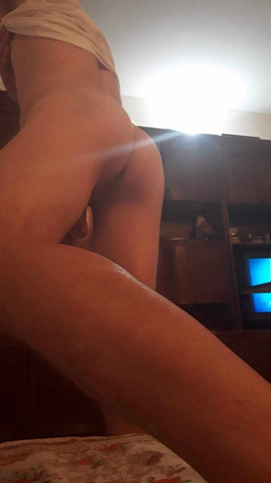 Bucuresti - Escorta Sexy - Escorta senzuala iti pot oferi companie, masaj de relaxare, intr-o ambianta placuta, clipe linistite la domiciliul meu Astept domni seriosi si manierati.  Detalii la telefon