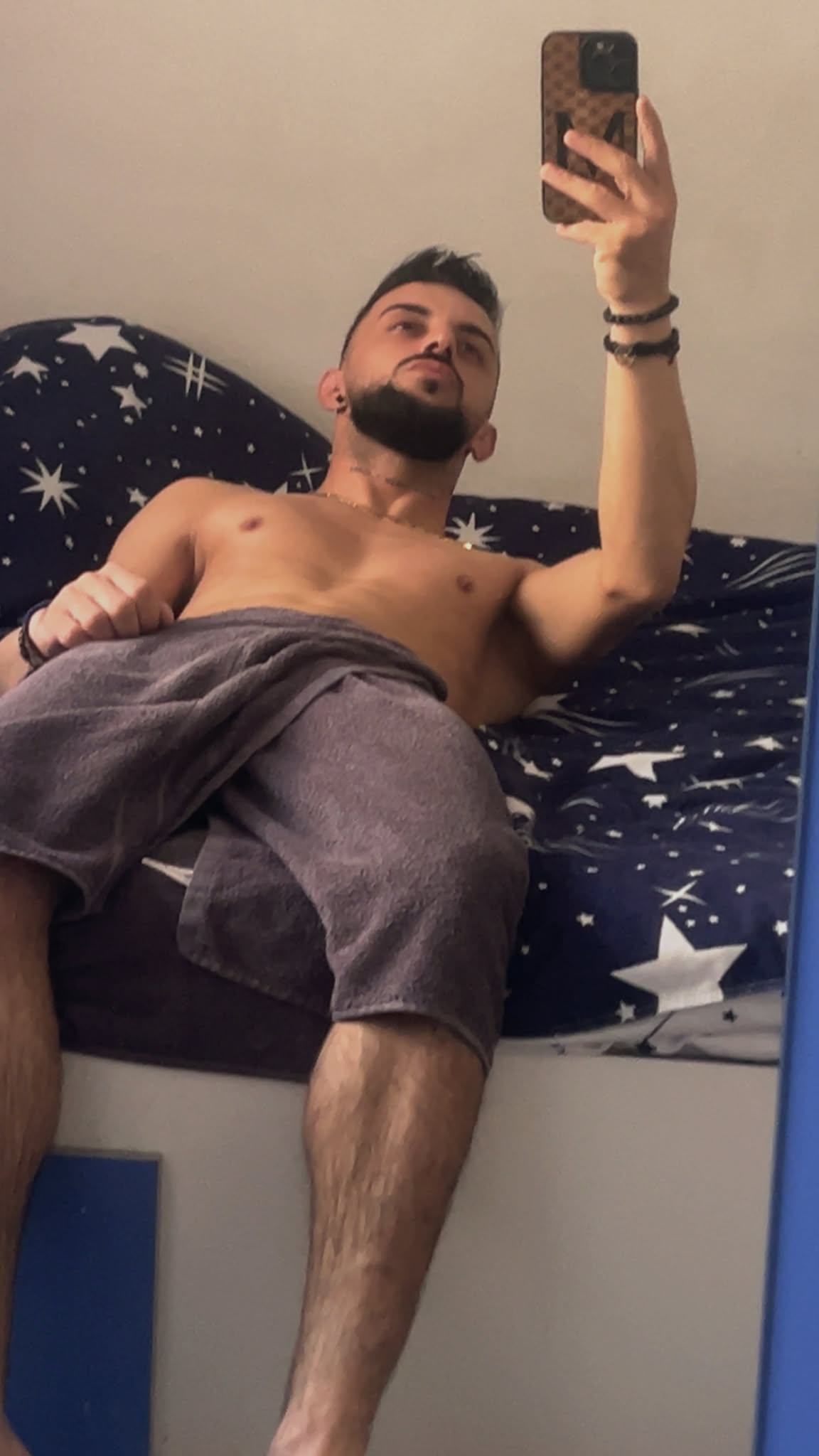 Bucuresti - Escorta Sexy - Escort tanar, senzualal, curat ?i discret iti pot oferi companie, masaj de relaxare, intr-o ambianta placuta, clipe linistite la domiciliul meu sau al tau.  Astept domni seriosi si manierati.  Detalii la telefon