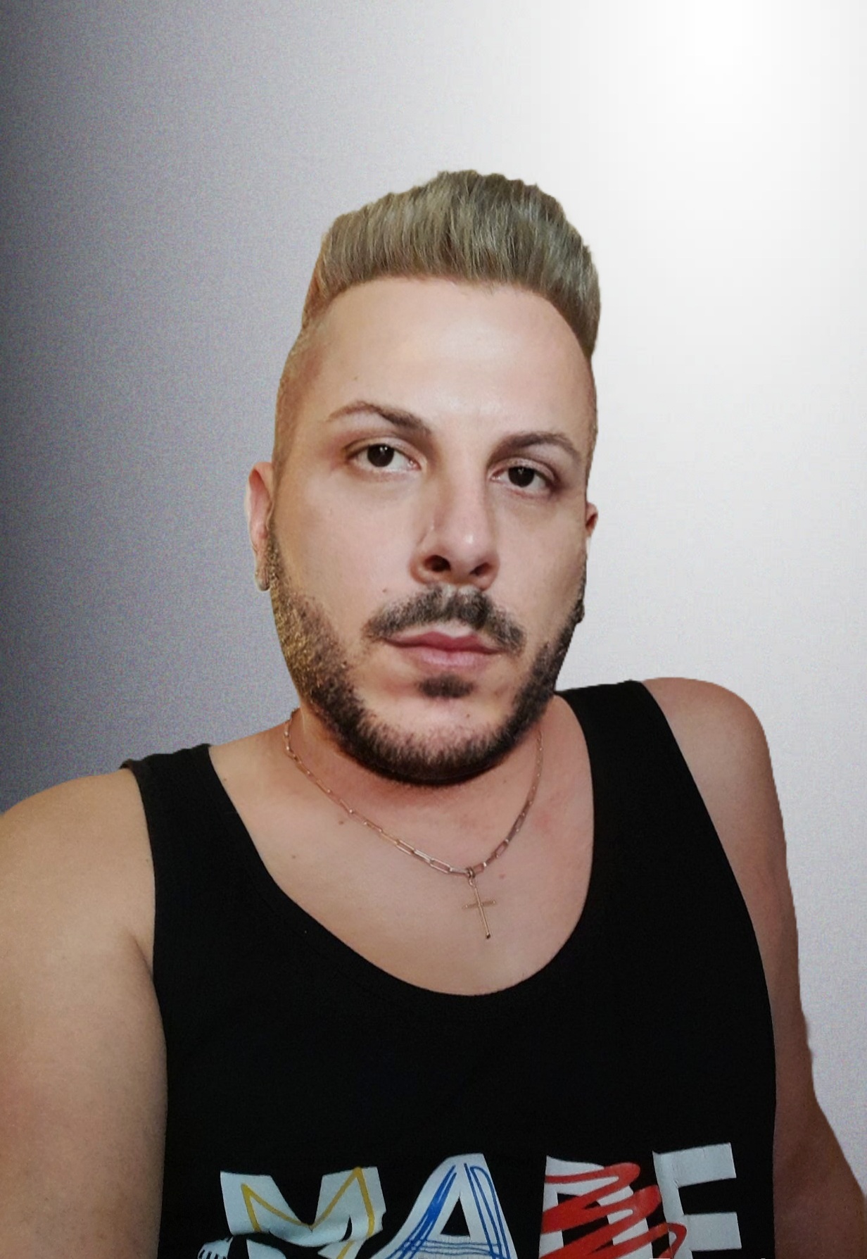 Bucuresti - Escorta Sexy - Barbat ACTIV usor versatil cu experienta in domeniu ofer clipe de tandrete ca parte activa si verstil domnilor dornici ce experiente noi cu un barbat cu experienta ce-ti poate pune la dispozitie clipe unice relax.  Disponibil mai mult in timul zile, programarea se face cu o ora inainte,