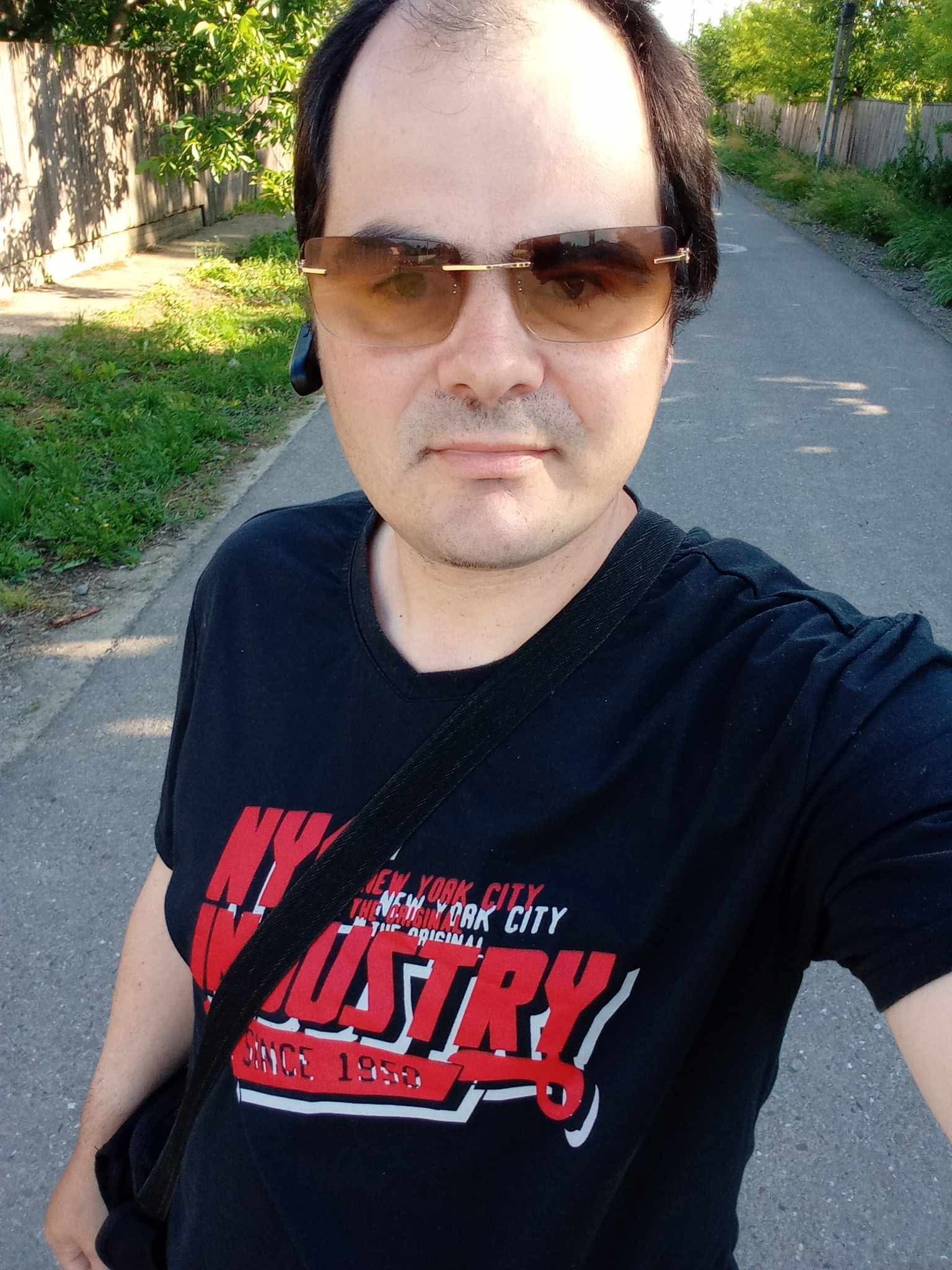 Galați - Escorta Sexy - Eu sunt Marian din Tudor Vladimirescu județul Galați caut o persoană care să îmi facă toate plăcerile îmi place să o dau foarte mult la somn îmi place să te pun capră să te fut adânc aștept mesaje pe WhatsApp sau la telefon nu am loc nici mașină nu am