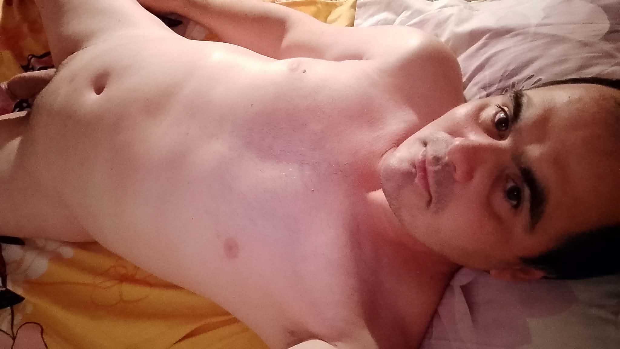 Galați - Escorta Sexy - Salutare eu sunt Marian din Tudor Vladimirescu jude?ul Gala?i sunt doar activ sunt în c?utarea unui pasiv care îmi place s? te pun în genunchi s? o sugi pe urm? s? te pun capr? s? te fut eu nu am loc ?i nici ma?in? nu am Cine are drum spre Gala?i ?i vre?i s? o facem a?tept mesaje pe WhatsApp sau la telefon