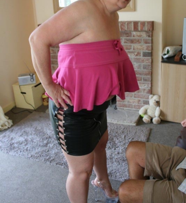 Bucuresti - Escorta Sexy - Discuti inutile duc la blok cuplu maturi deschisi sot e bi .  .  .  dotat? 18 4 bi .  .  38 ani eu 36 a?tept?m domnii maturi genero?i si discreti facem dominare mesaji pe telegram sau pe WhatsApp discretie si igiena va a?tept?m piata bobocica vitan sector 3