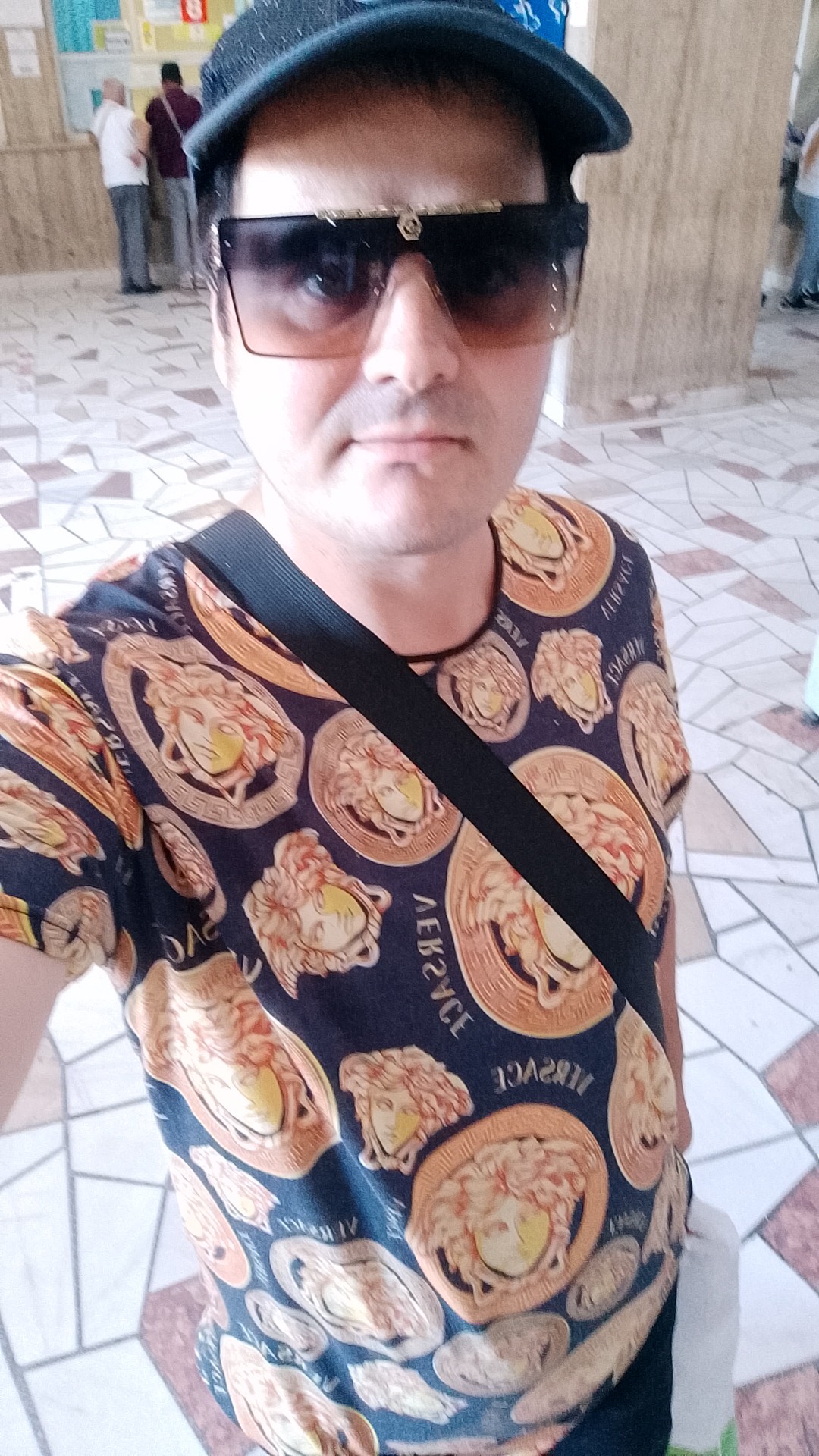 Galați - Escorta Sexy - Eu sunt Marian din Tudor Vladimirescu jude?ul Gala?i sunt doar activ caut un pasiv care s? îmi fac? toate pl?cerile îmi place s? te pun în genunchi s? o sugi îmi place s? te pun ?i capr? ?i s? te fut pentru mai multe detalii la telefon sau pe WhatsApp