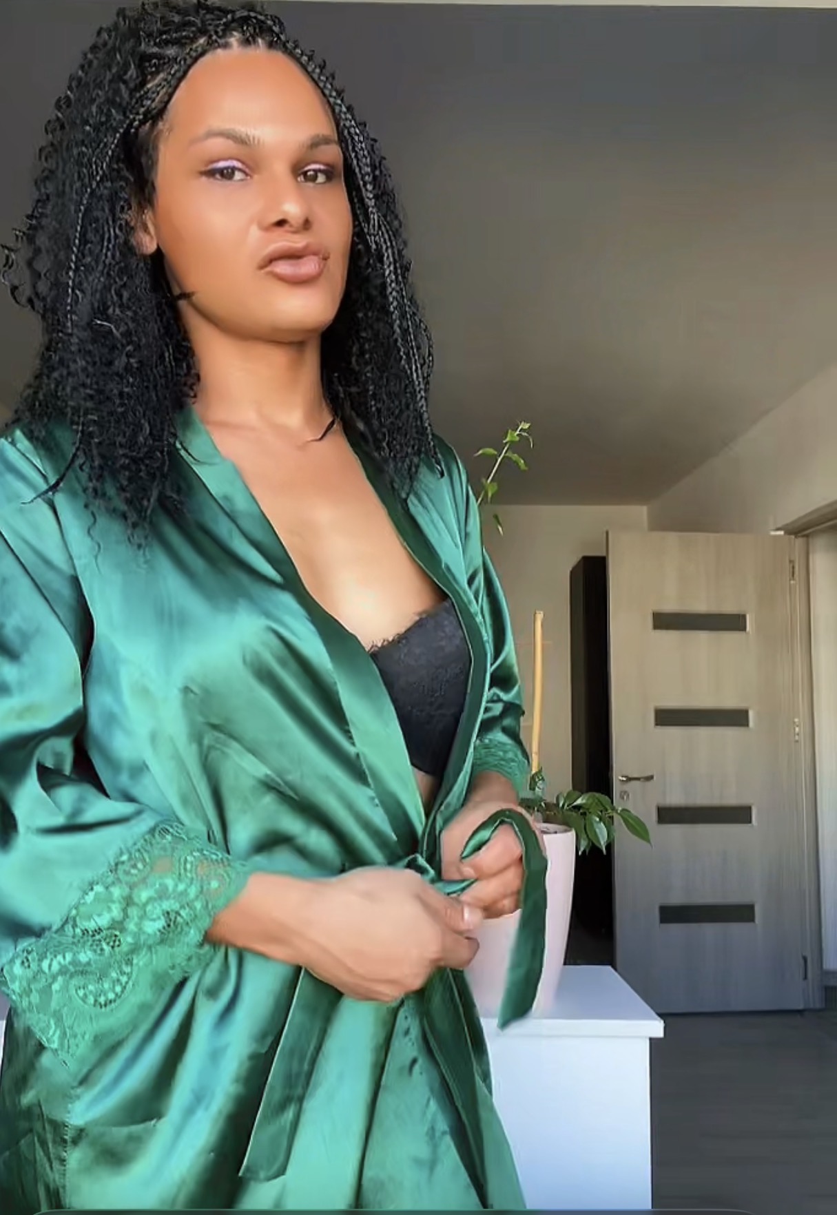 Bucuresti - Escorta Sexy - Pentru detalii doar în aplica?ia WhatsApp