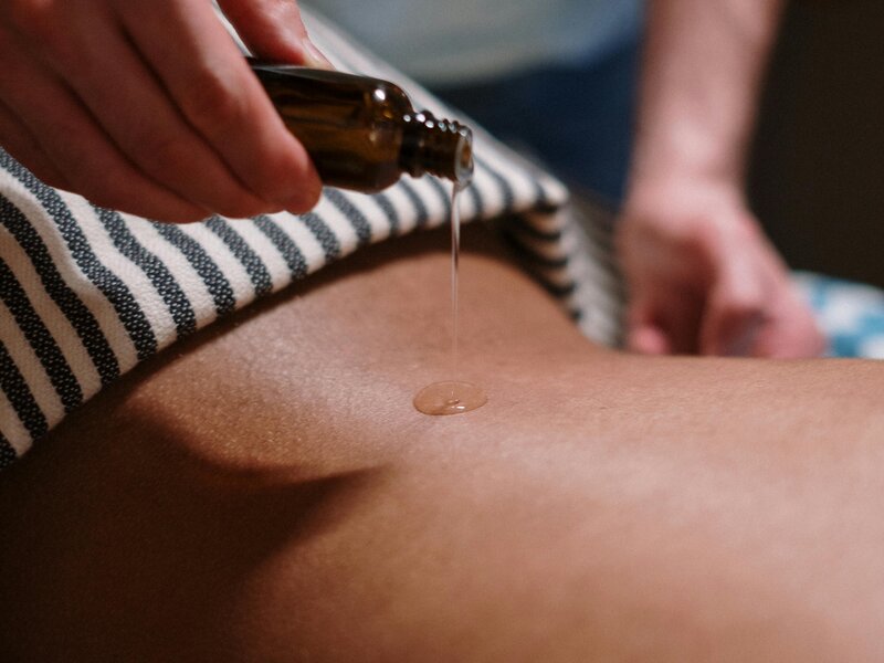 Bucuresti - Escorta Sexy - Escorta matura cu experienta ofer companie si masaj corporal de relaxare.  Atenta la cerintele tale, ofer masaj terapeutic la domiciliul meu sau al tau Ofer si cer seriozitate maxima, igiena garantata.  Detalii la telefon